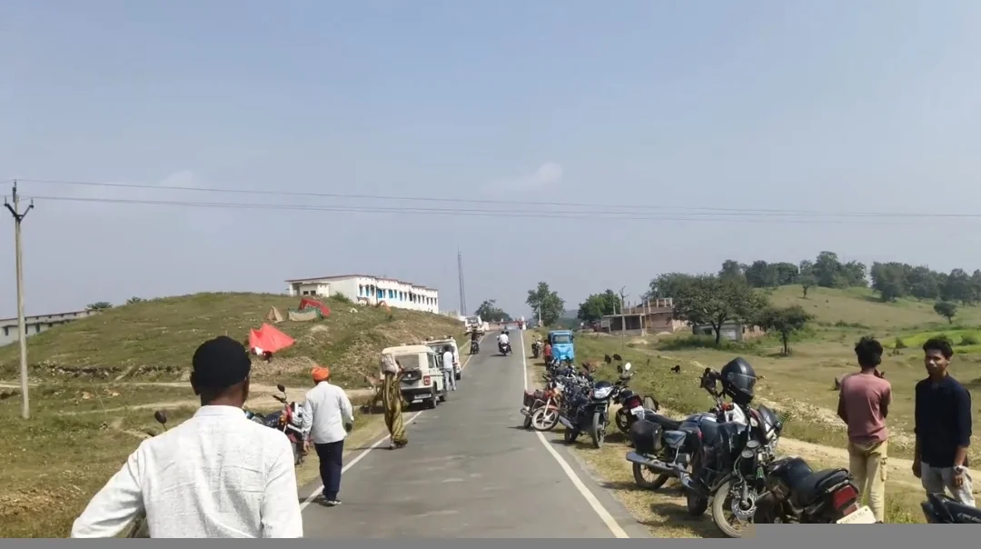 इस गांव में रातों-रात बन गए 30 झोपड़ी सभी कहने लगे यह मेरा है घर